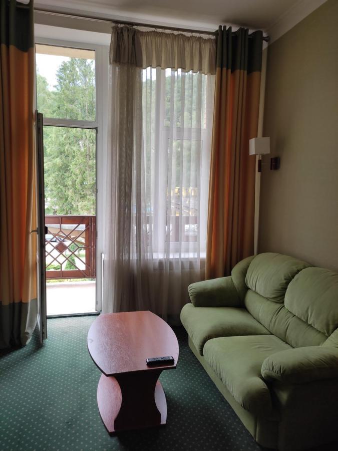 Карпатські Зорі Spahotel Yaremche Exterior photo