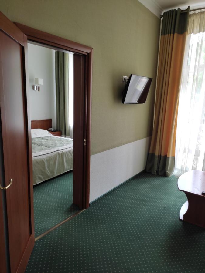Карпатські Зорі Spahotel Yaremche Exterior photo