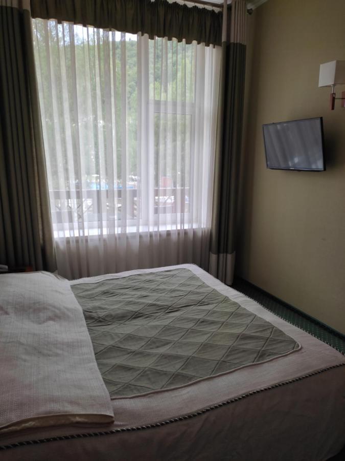 Карпатські Зорі Spahotel Yaremche Exterior photo