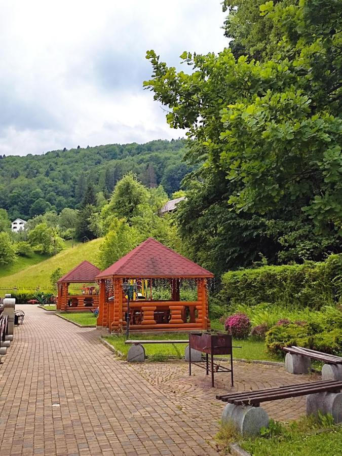 Карпатські Зорі Spahotel Yaremche Exterior photo